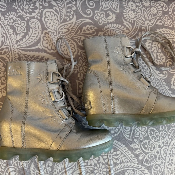 Disney x Sorel Frozen Joan of Arctic Girls Boots Size 2 - Picture 1 of 5